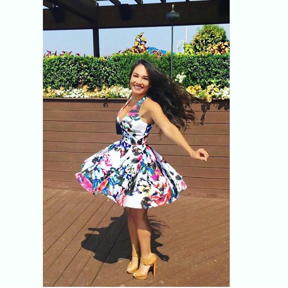 Meet your Posh Ambassador, Krista! - Picture 4 of 8