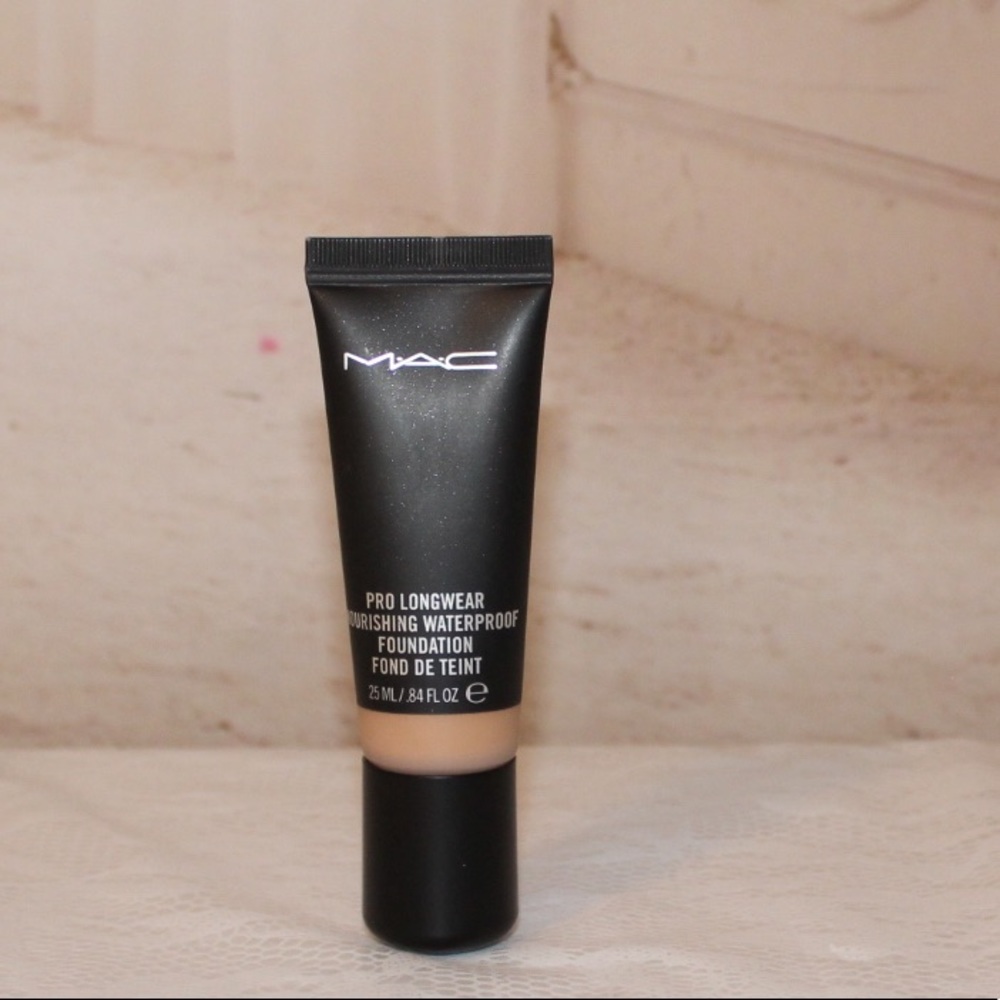 MAC Pro Longwear Waterproof Foundation NW35