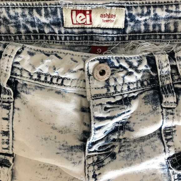 Distressed jean shorts - Picture 3 of 3