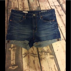 GAP cutoff shorts size 27