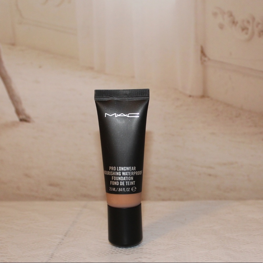 MAC Pro Longwear Waterproof Foundation NW40
