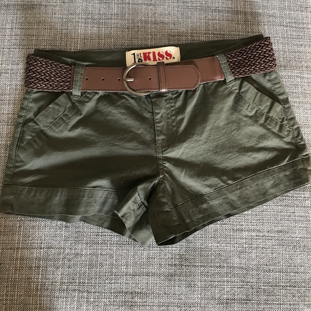 Casual belted shorts