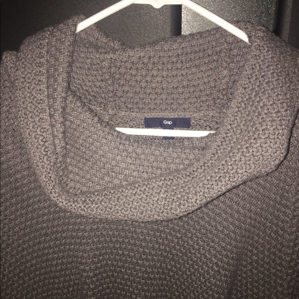 Gap sweater