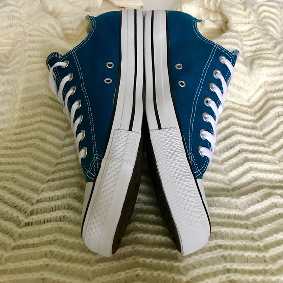 Converse Classic Low Top Sneakers - Picture 4 of 8