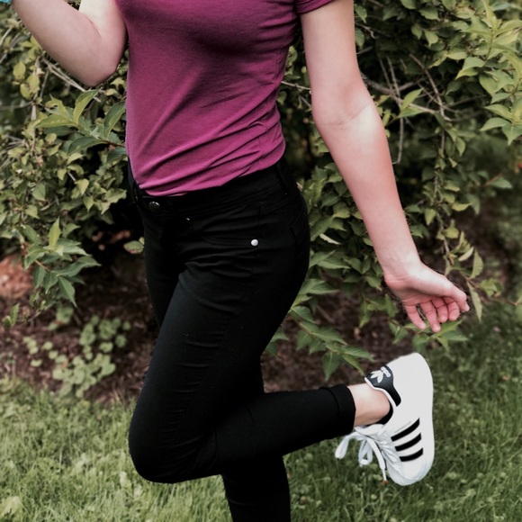 ❗️SALE- 1 M Left❗️Super Soft Skinny Jeans! - Picture 4 of 7