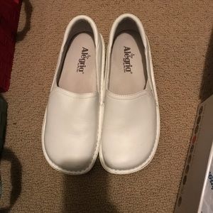 White Algeria Nursing Shoes (Size 39)