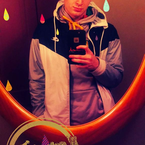 Meet your Posher, Kyle - Picture 1 of 1