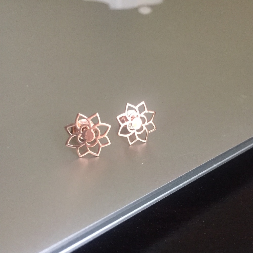 Mandala 18k rose gold plated earrings 💚