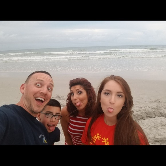 Welcome to my Closet! My name is Cheva Ising ๐ - Picture 2 of 5