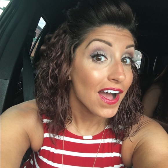 Welcome to my Closet! My name is Cheva Ising ๐ - Picture 3 of 5