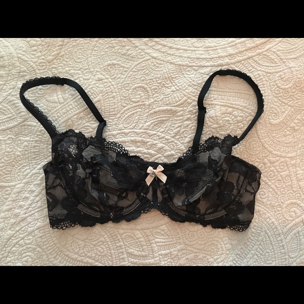 NWOT Victoria's Secret 34C Lace Bra