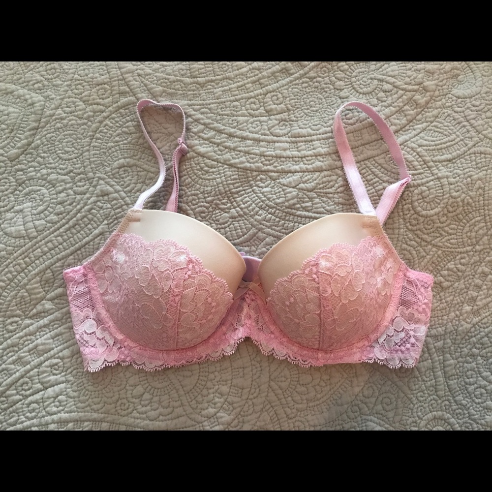 NWOT Victoria's Secret Lace Bra size 34C