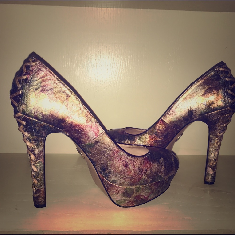 Betsy Johnson Ditan Pumps