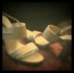 Like new women's chuncky heels