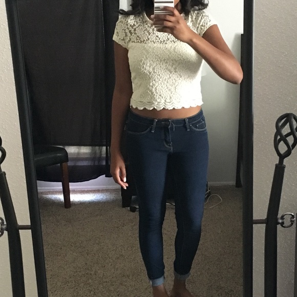 Sweet Rain Lace Crop Top in New Condition!!! - Picture 1 of 8