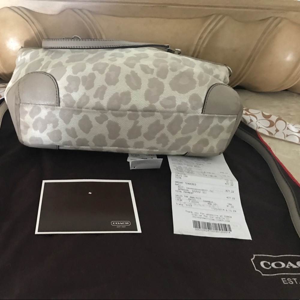 Today only $100 👛 Authentic - Picture 3 of 8