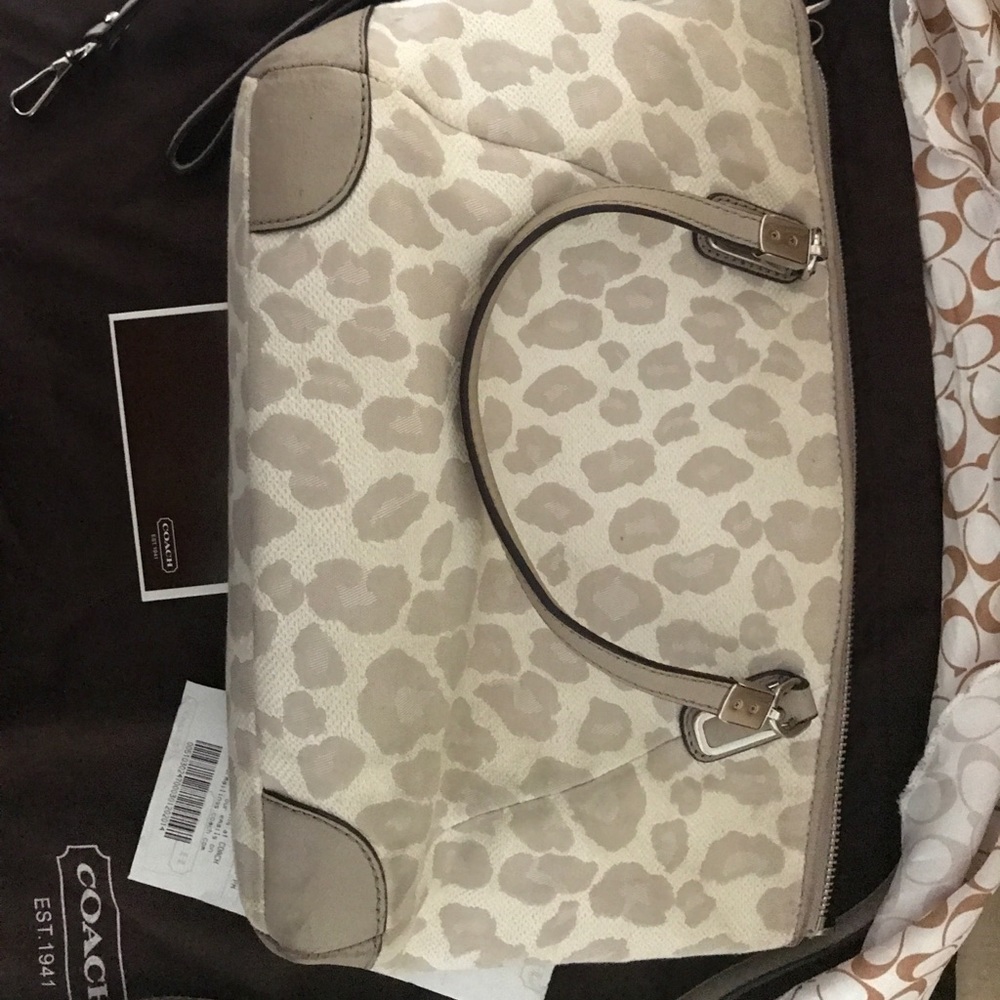 Today only $100 👛 Authentic - Picture 7 of 8