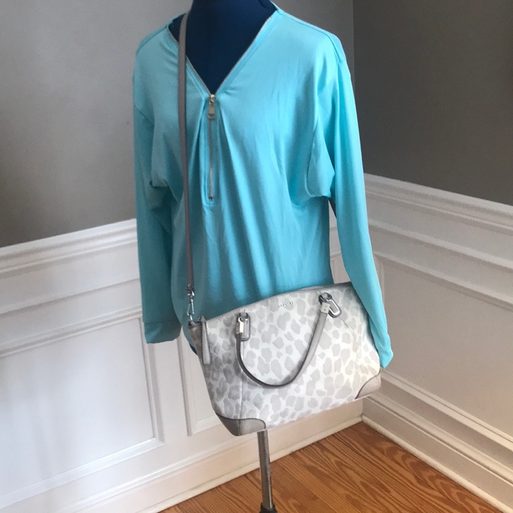 Today only $100 👛 Authentic - Picture 2 of 8