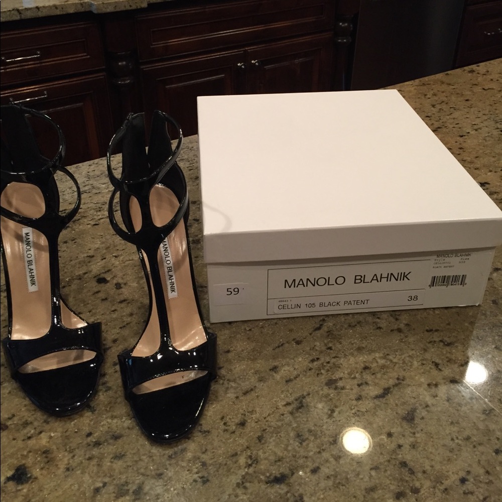 Manolo Blahnik Size 38 Black Patent Heels