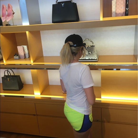 Meet your Posher, Minda - Picture 1 of 1