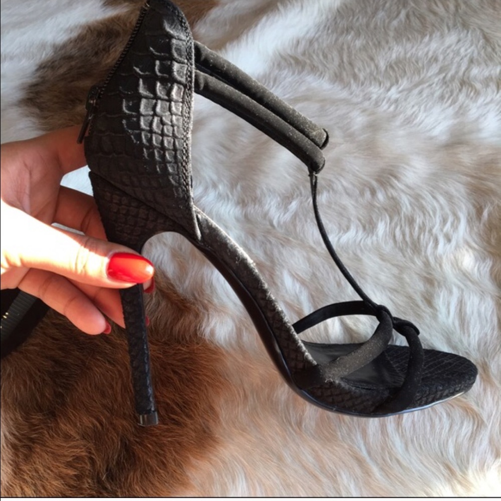 Steve Madden T strap sandals