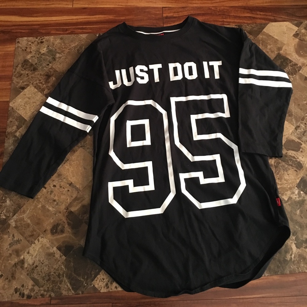 Nike black jersey shirt, size small. 3/4 T-shirt