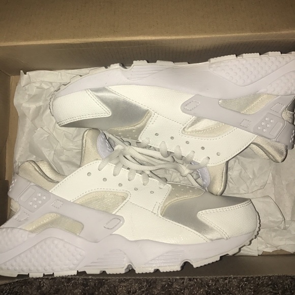 Nike Huarache Run (SOLD) - Picture 2 of 3