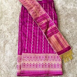 100% Silk Raspberry Thaï Sarong & Sash