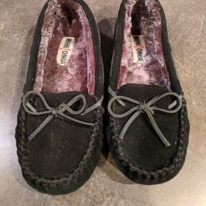 Minnetonka Moccasins with fur lining- W7