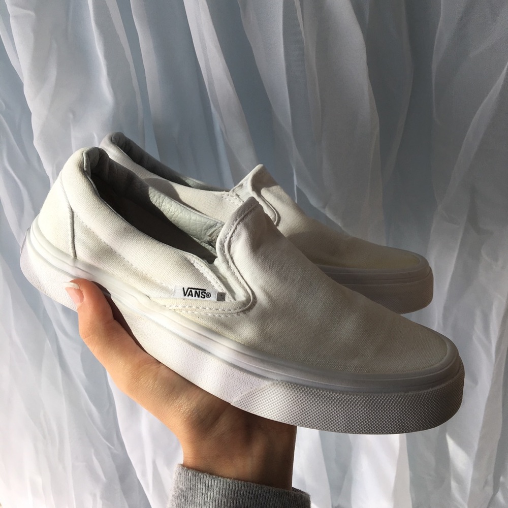 🚫ENDS TOMORROW🚫WHITE SLIP ON VANS