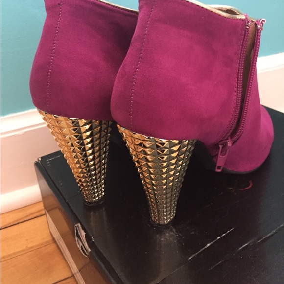 Pink faux-suede booties - Picture 2 of 5