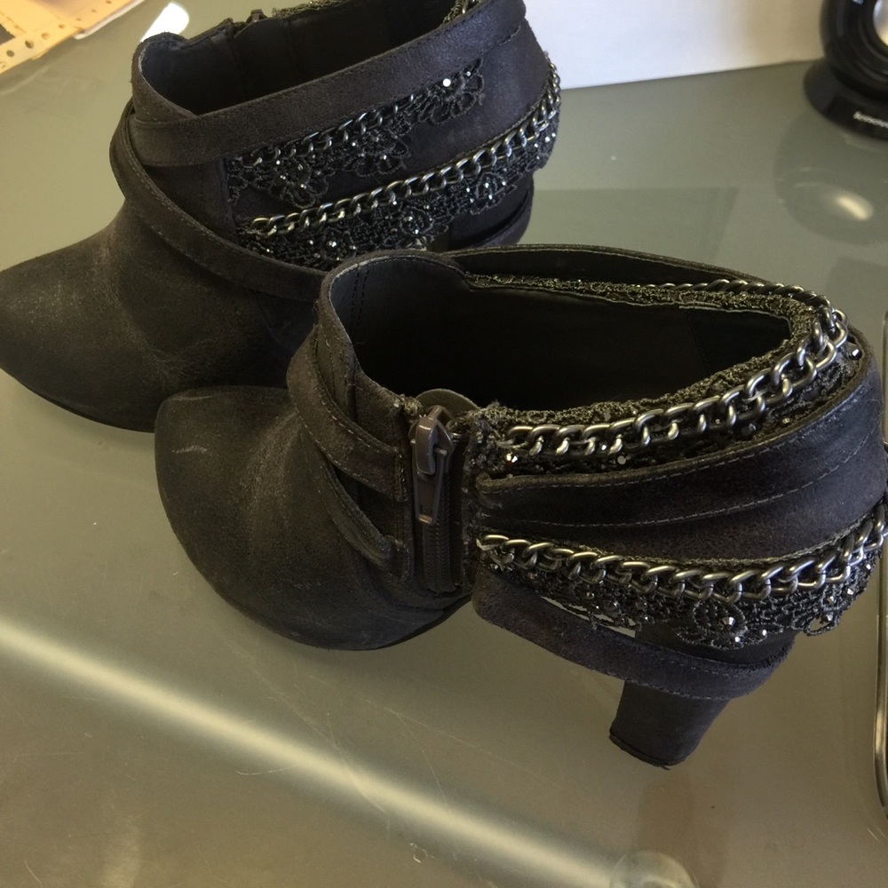 Boots - Picture 3 of 3