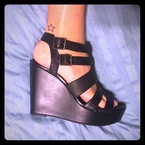 Gianni bini strappy sandals