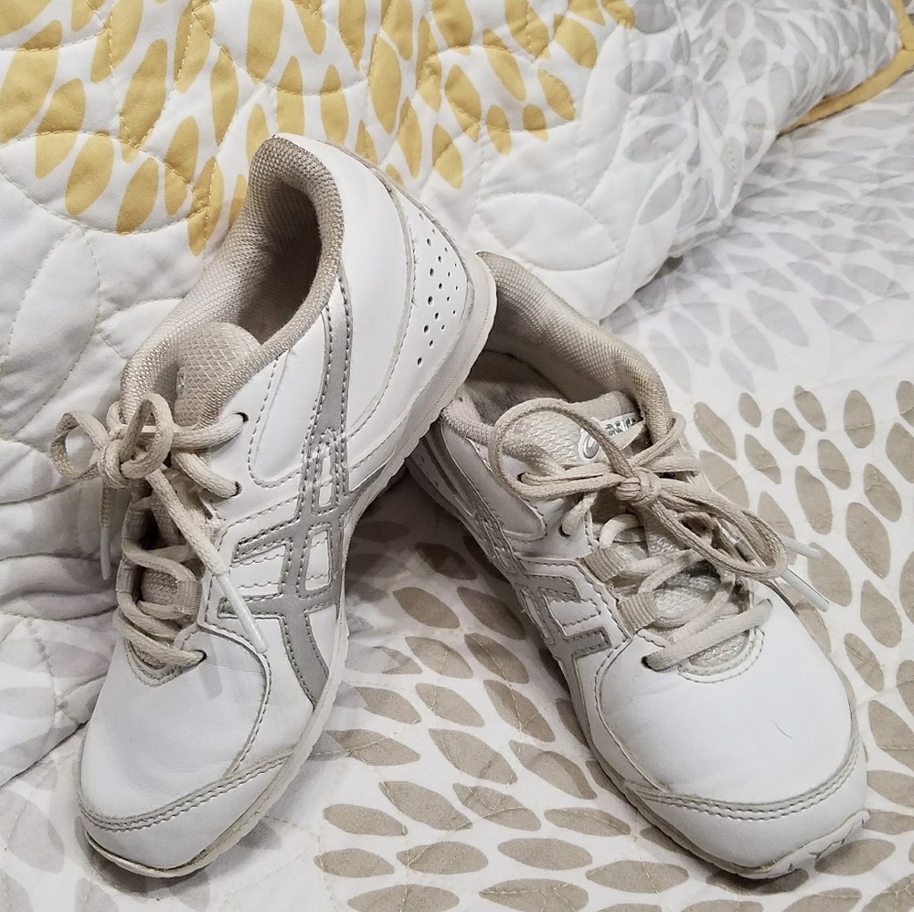 Cheer shoes