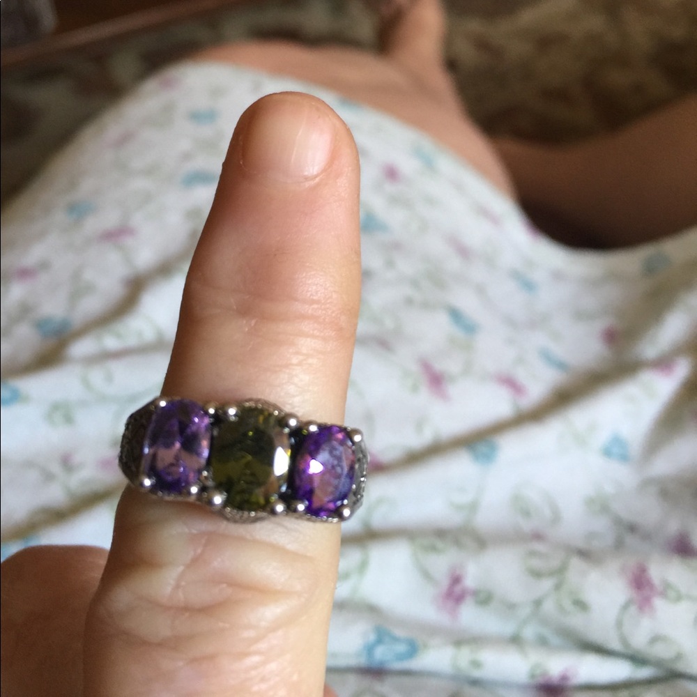 SS 3 stones set in beautiful 925 Setting.