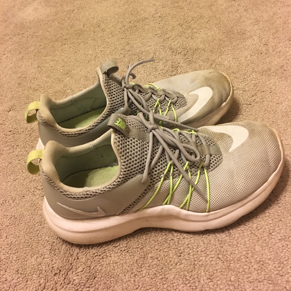 Nike tennis shoes