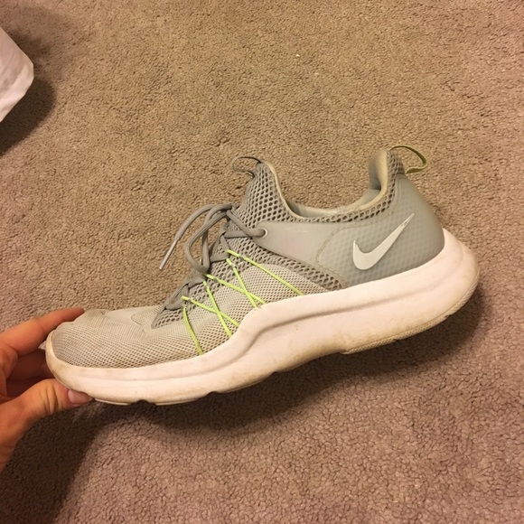 Nike tennis shoes - Picture 3 of 3