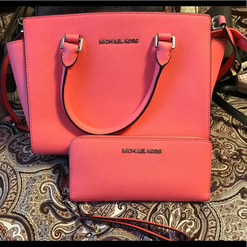 MK bag with matching wristlet/Wallet