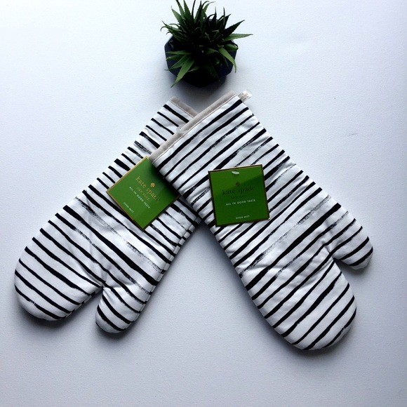 kate spade Accessories - NWTs Kate Spade French Stripe Set of 2 Oven Mitts