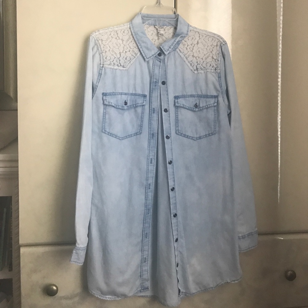 Forever21 lace chambray top