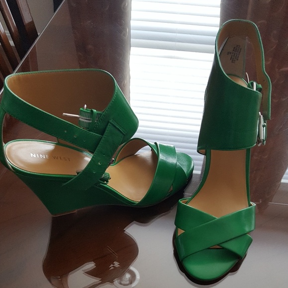 Green - Picture 3 of 4