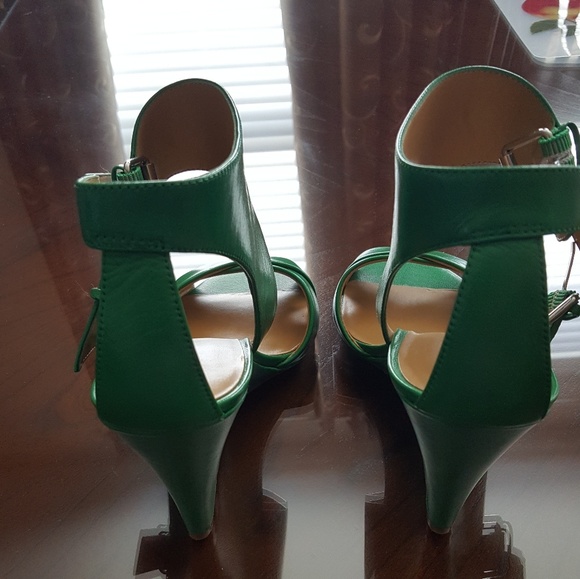 Green - Picture 4 of 4