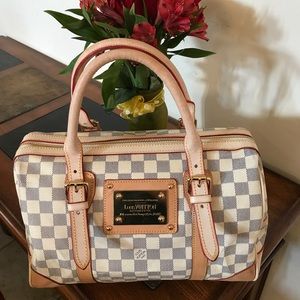 Beautiful LV damier azure bag. 1.1 quality.