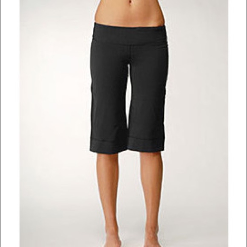 PRICE DROP! Lululemon Clam Digger II Crops