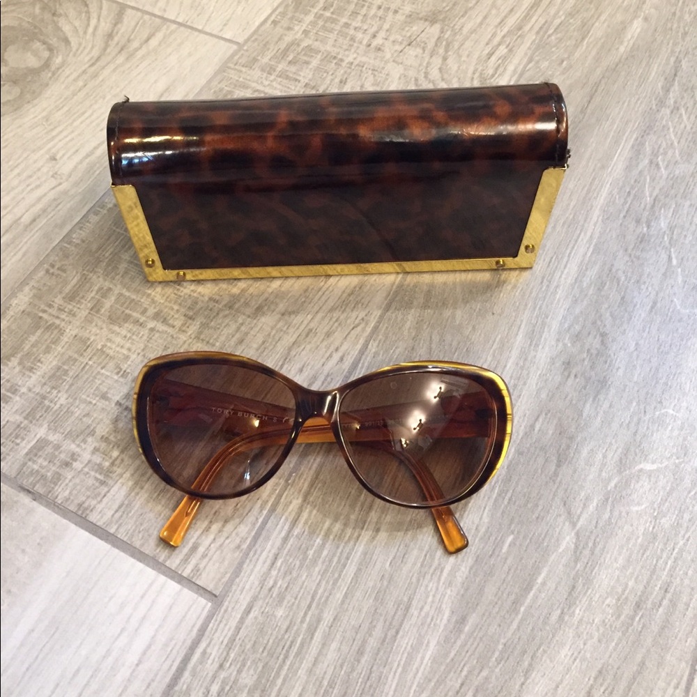 Tory Butch cat eye sunglasses