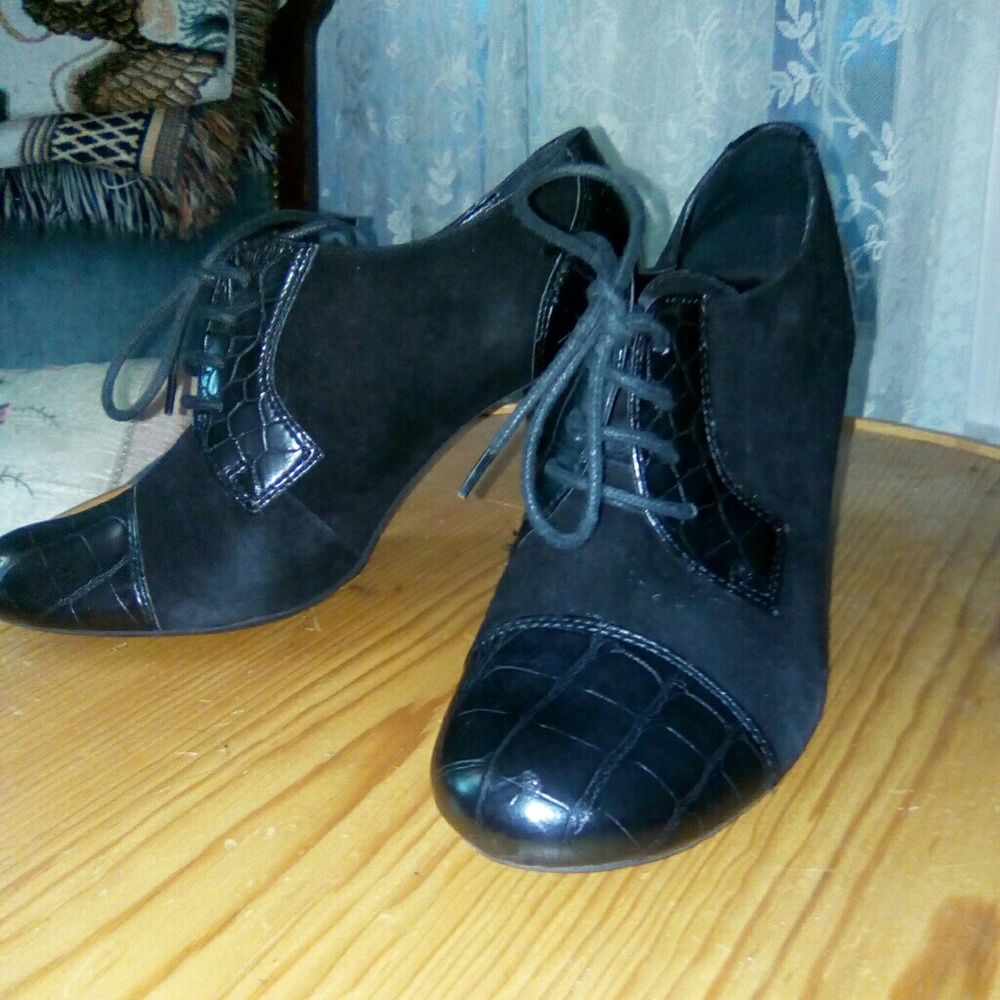 Black suede and croc embossed oxfords