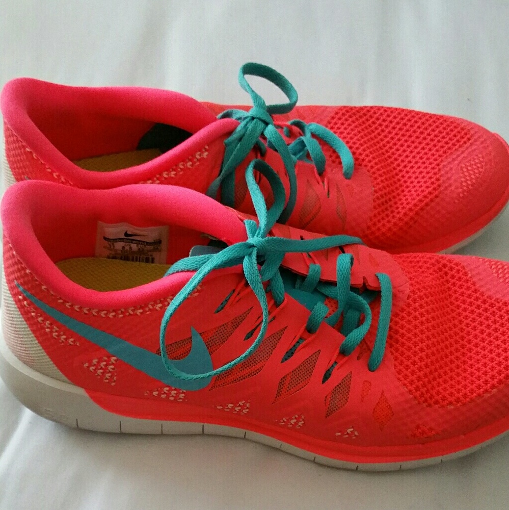 Nike tennis shoes