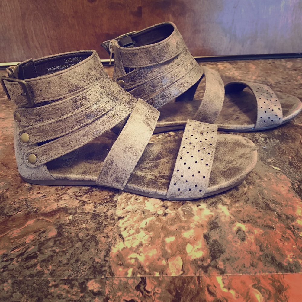 Terrance Distressed Brown Sandals