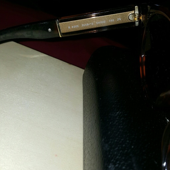 Burberry sunnies