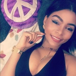 Meet your Posher, Yeimi